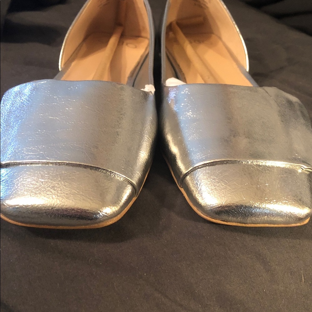 NWOT Franco Sarto Silver Avery Flats 10M - Picture 6 of 6